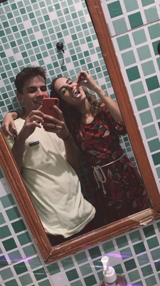 Nos arrumando pro primeiro date como namorados.